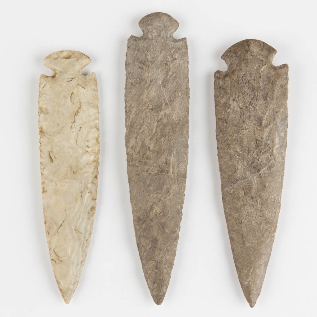 NATIVE AMERICAN STONE POINTS, LOT OF THREE: NATIVE AMERICAN STONE POINTS, LOT OF THREE, each notched, with convex base. Attributed by William Jack Hranicky as St. Charles points. Attributed to Archaic period, 8,000-3,000 B.C. 4 1/2" to 5 1/4" L