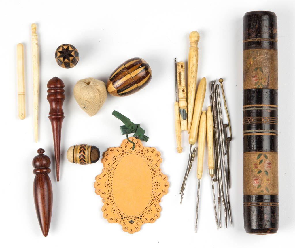 ASSORTED MATERIALS NEEDLEWORKING TOOLS, LOT OF TEN: ASSORTED MATERIALS NEEDLEWORKING TOOLS, LOT OF TEN, including strawberry-form pincushion, crochet, bone, and punched needle cases, and three tunbridge ware and similar examples, comprising a thimble c