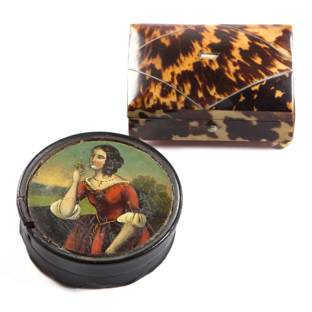 ANTIQUE SMALL BOXES, LOT OF TWO: ANTIQUE SMALL BOXES, LOT OF TWO, comprising a hinged-lid tortoiseshell veneered example with fabric interior, raised on tiny brass ball feet, and a black composition snuff box with hand-painted lady t