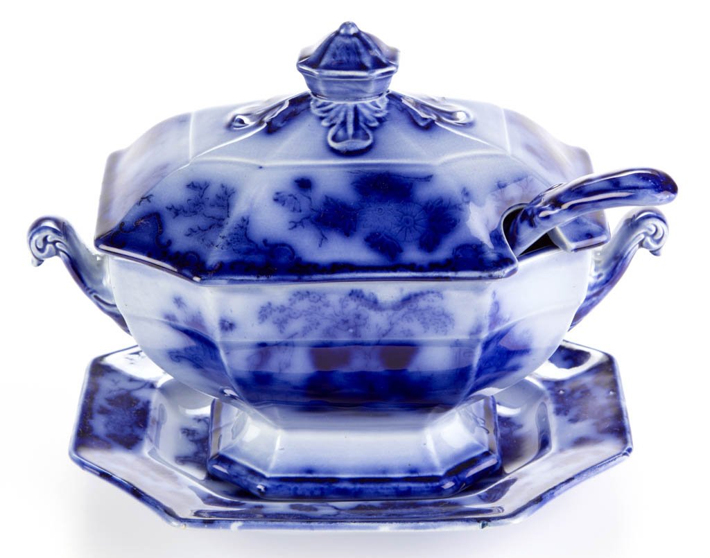 ENGLISH J. & G. ALCOCK IRONSTONE FLOW BLUE "SCINDE": ENGLISH J. & G. ALCOCK IRONSTONE FLOW BLUE "SCINDE" PATTERN SAUCE TUREEN SET, transfer printed, comprising a canted-cornered rectangular sauce tureen on foot with scroll handles and high-domed cover w