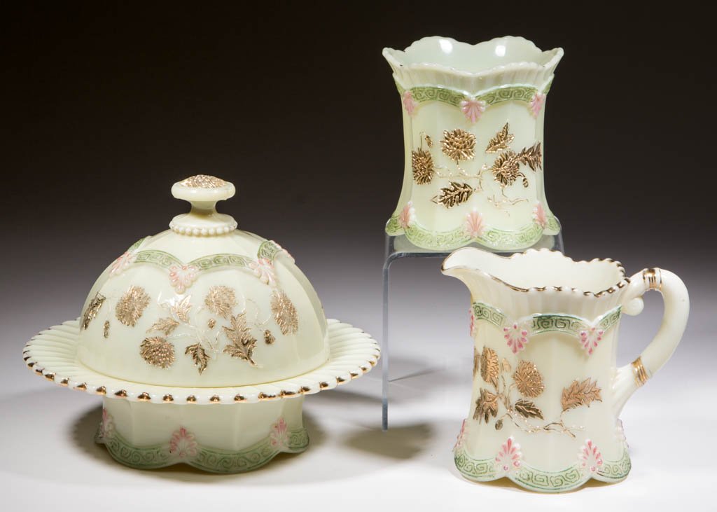 CHRYSANTHEMUM SPRIG / PAGODA (OMN) THREE-PIECE TABLE (1 of 1)