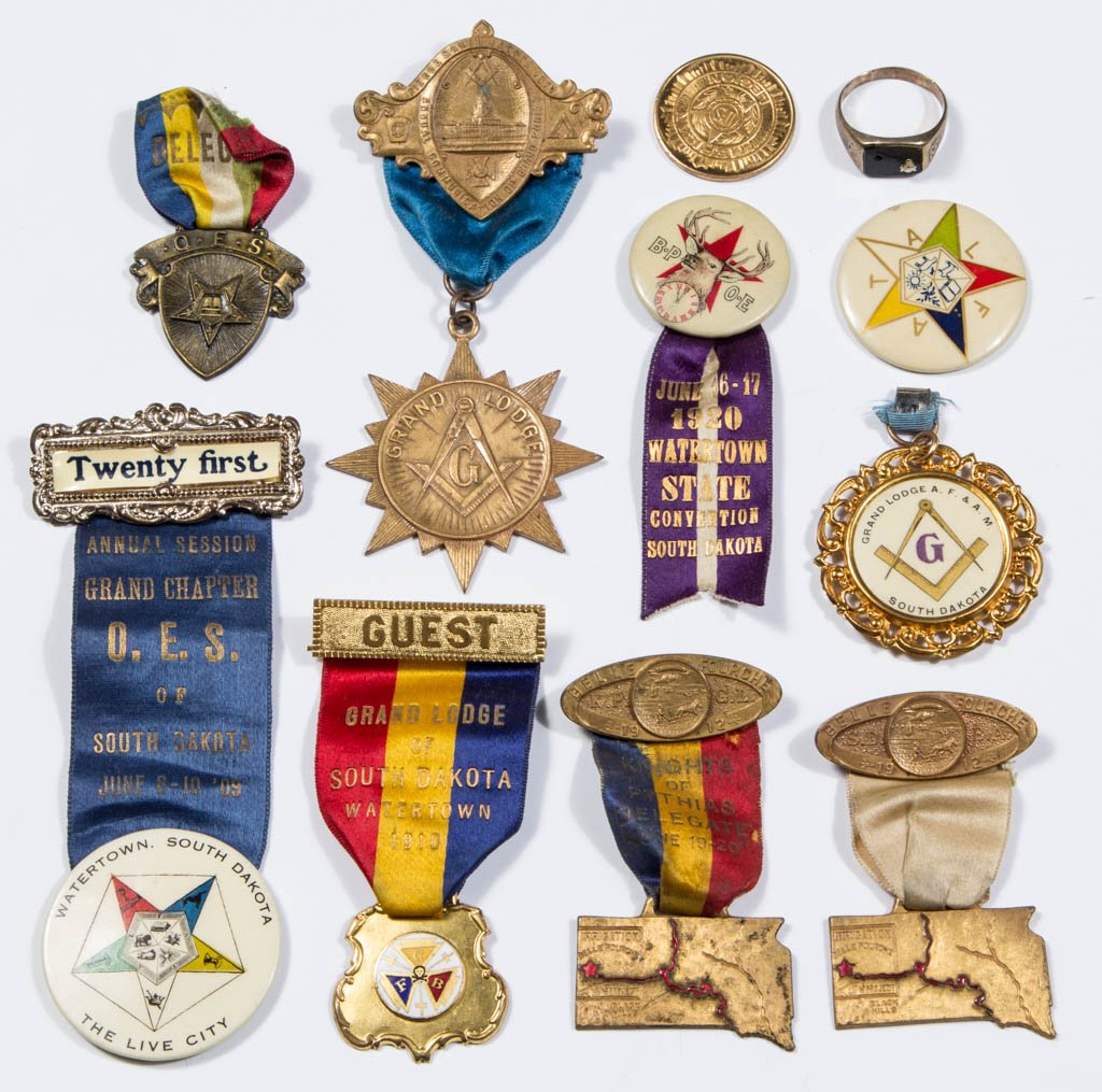 ASSORTED FRATERNAL / LODGE SOUVENIRS AND BUTTONS, LOT (1 of 1)