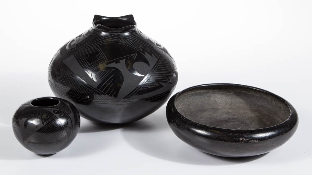 NATIVE AMERICAN MATA ORTIZ PUEBLO BLACKWARE POTTERY (1 of 4)