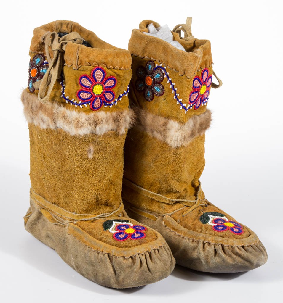 PAIR OF NATIVE AMERICAN CREE BEADWORK MUKLUKS (1 of 3)