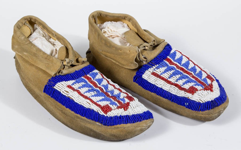 PAIR OF NATIVE AMERICAN SIOUX BEADWORK MOCCASINS (1 of 3)