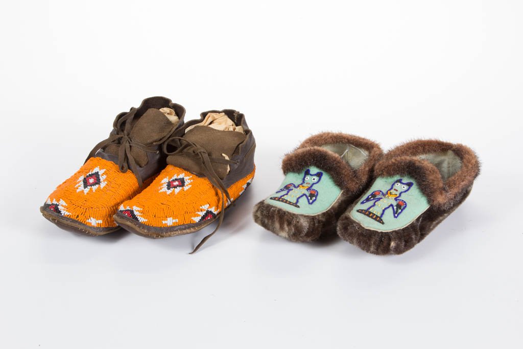 NATIVE AMERICAN BEADWORK MOCCASINS (1 of 4)