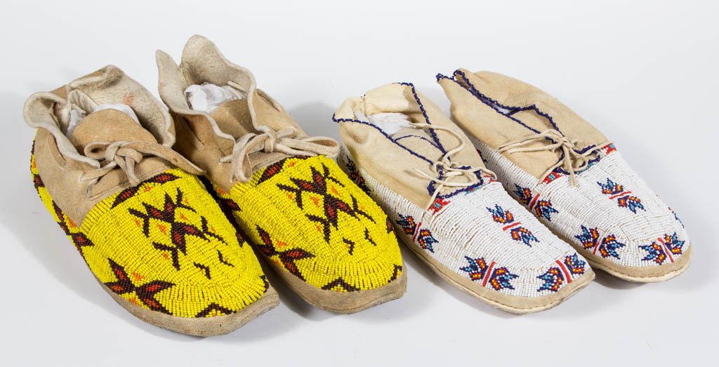 NATIVE AMERICAN BEADWORK MOCCASINS (1 of 7)
