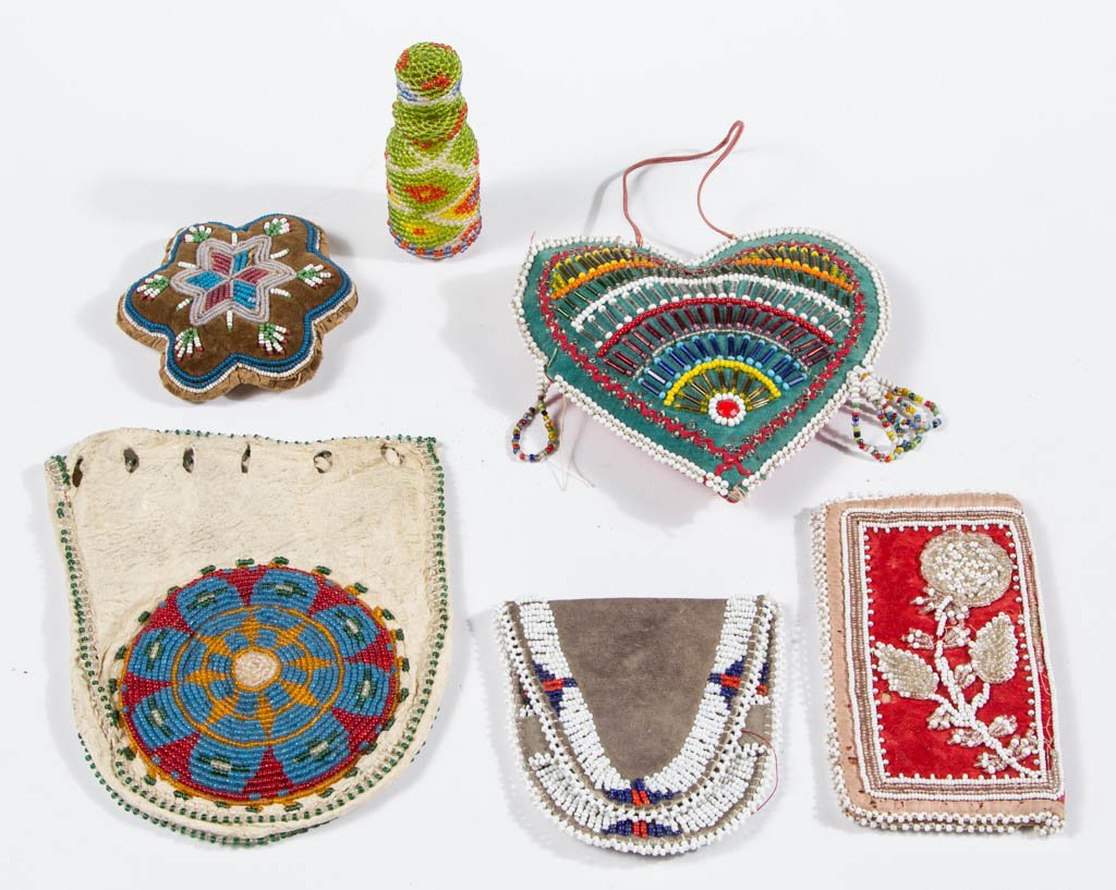 NATIVE AMERICAN BEADWORK ARTICLES, LOT OF SIX (1 of 2)