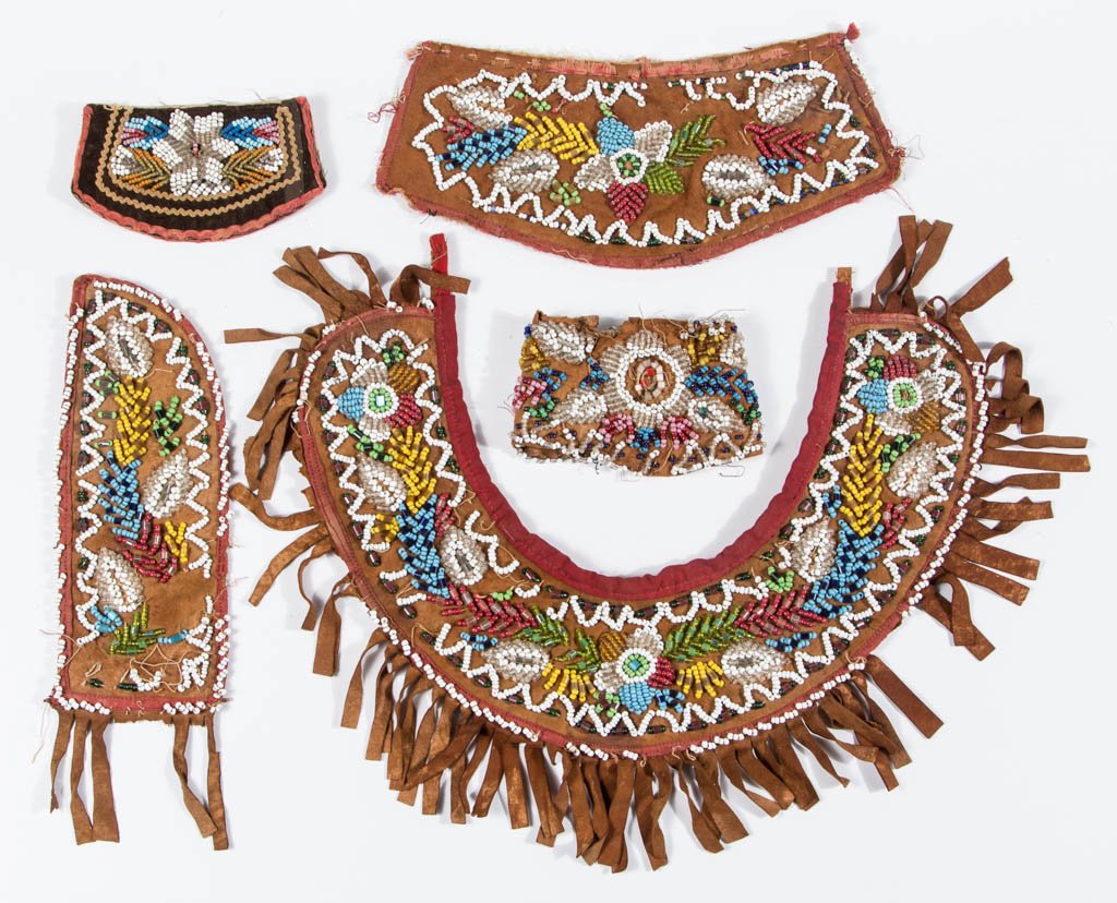 NATIVE AMERICAN BEADWORK ARTICLES, LOT OF FIVE (1 of 1)
