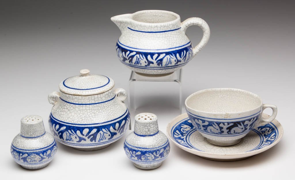 DEDHAM ART POTTERY RABBIT PATTERN TABLE ARTICLES, LOT (1 of 1)