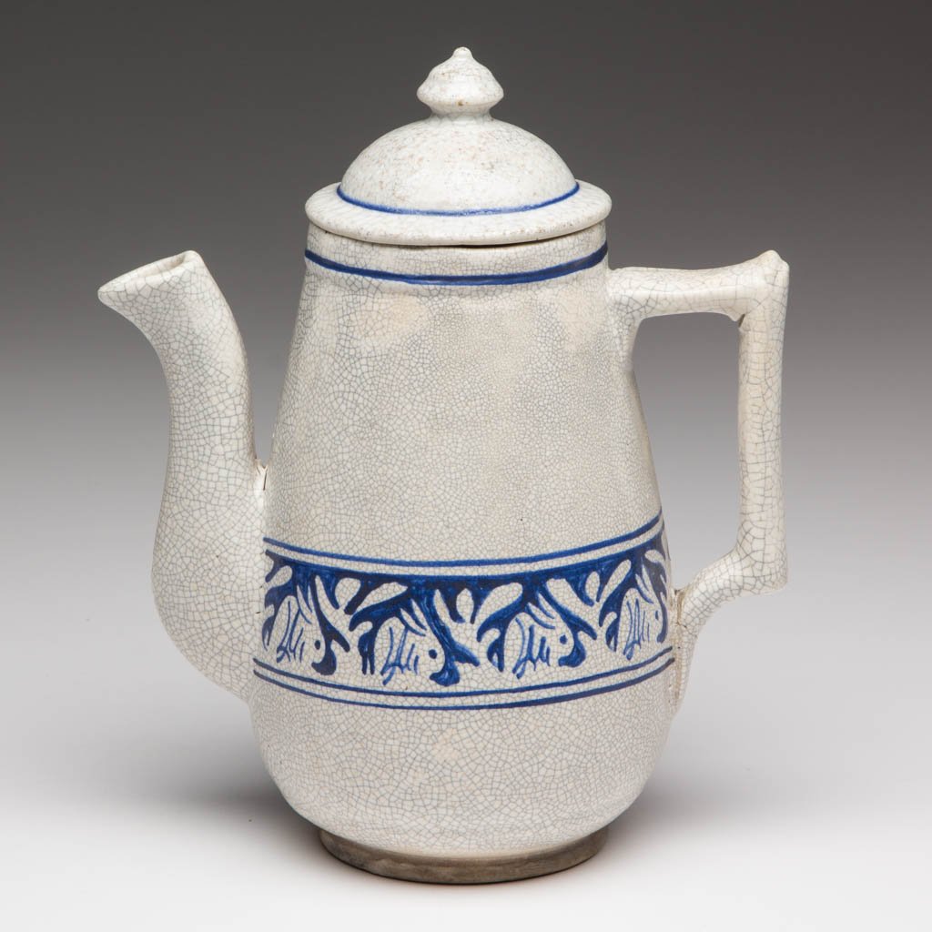 DEDHAM ART POTTERY RABBIT PATTERN COFFEE POT AND COVER (1 of 1)
