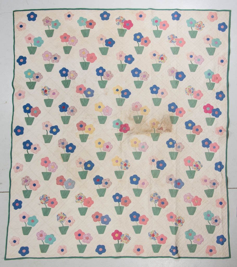 AMERICAN APPLIQUE FLOWER POT VARIANT QUILT (1 of 3)