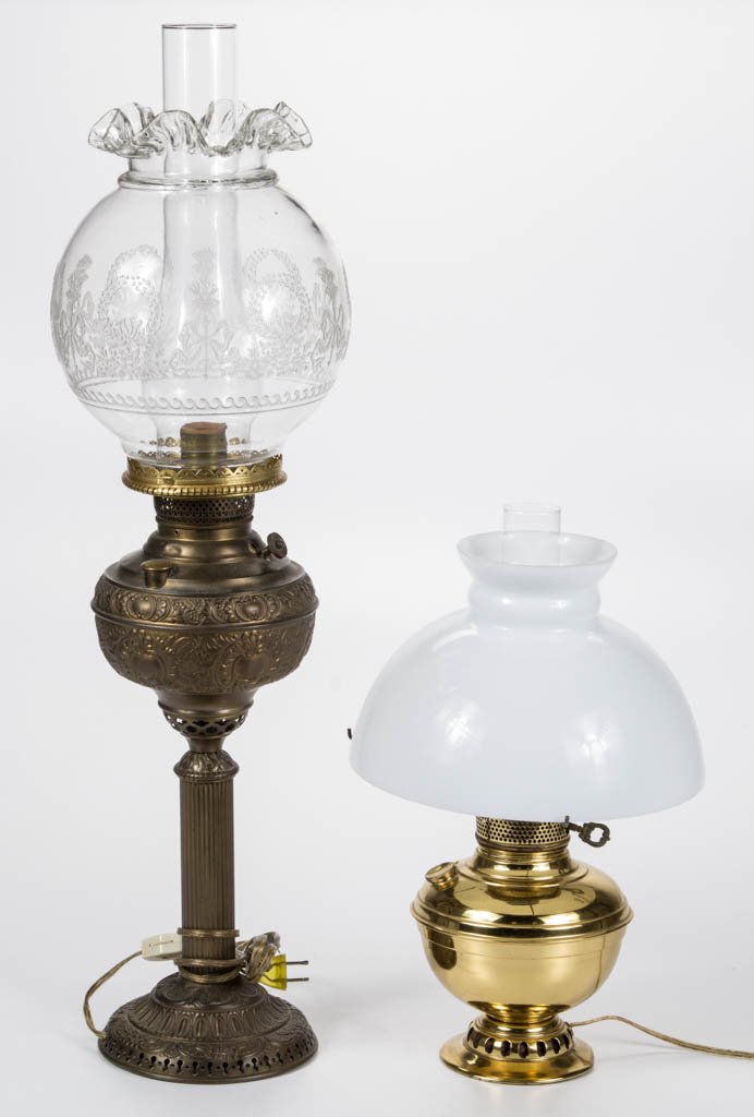 ASSORTED BRASS LIGHTING ARTICLES, LOT OF TWO (1 of 1)