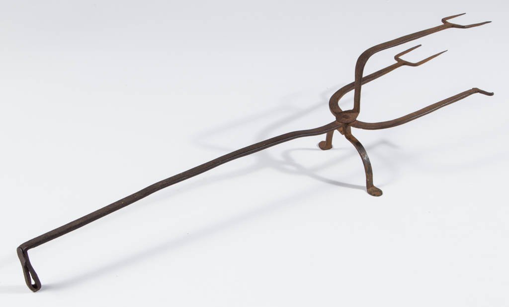 WROUGHT-IRON HEARTH BIRD ROASTER / FLESH FORK (1 of 1)