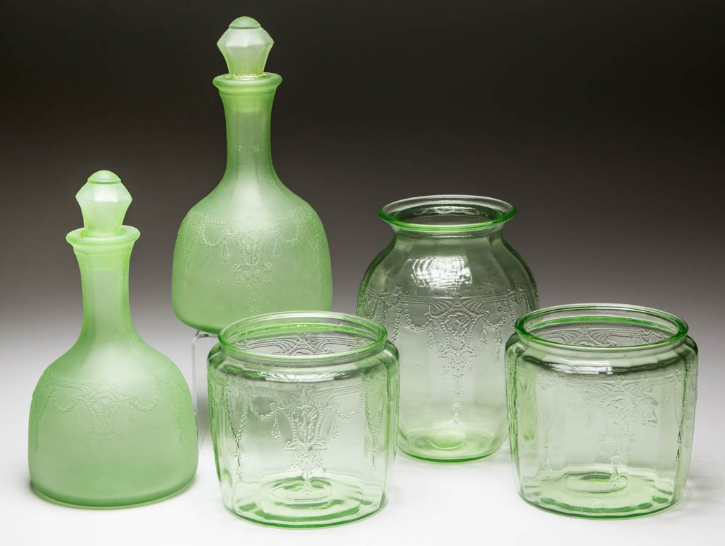 CAMEO DEPRESSION GLASS ARTICLES, LOT OF FIVE (1 of 1)