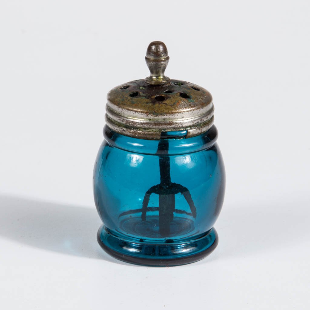 BLOWN-MOLDED CHRISTMAS PEPPER SHAKER (1 of 1)