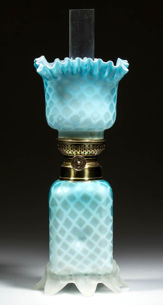 DIAMOND QUILT AIR-TRAP MOTHER-OF-PEARL SATIN MINIATURE (1 of 1)