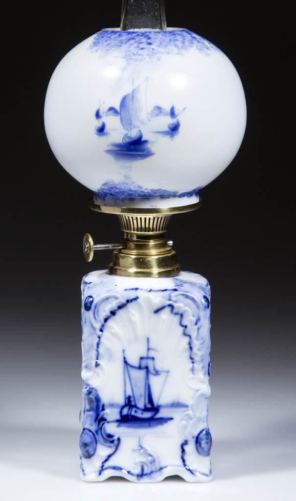 PORCELAIN DELFT DECORATED MINIATURE LAMP (1 of 1)