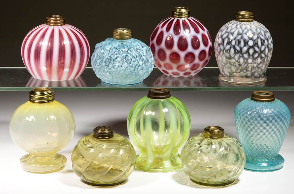 ASSORTED OPALESCENT AND SPATTER GLASS MINIATURE LAMP (1 of 1)