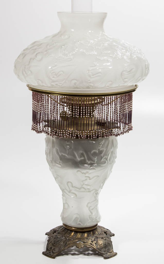 PITTSBURGH OAK LEAF KEROSENE PARLOR LAMP (1 of 1)