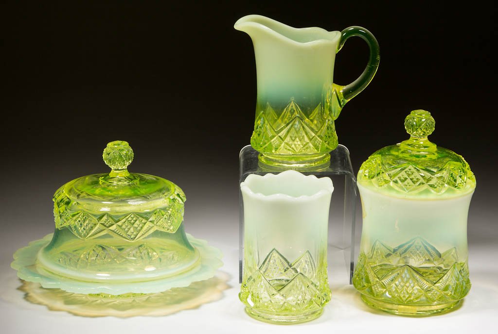 DIAMOND SPEARHEAD FOUR-PIECE TABLE SET (1 of 1)