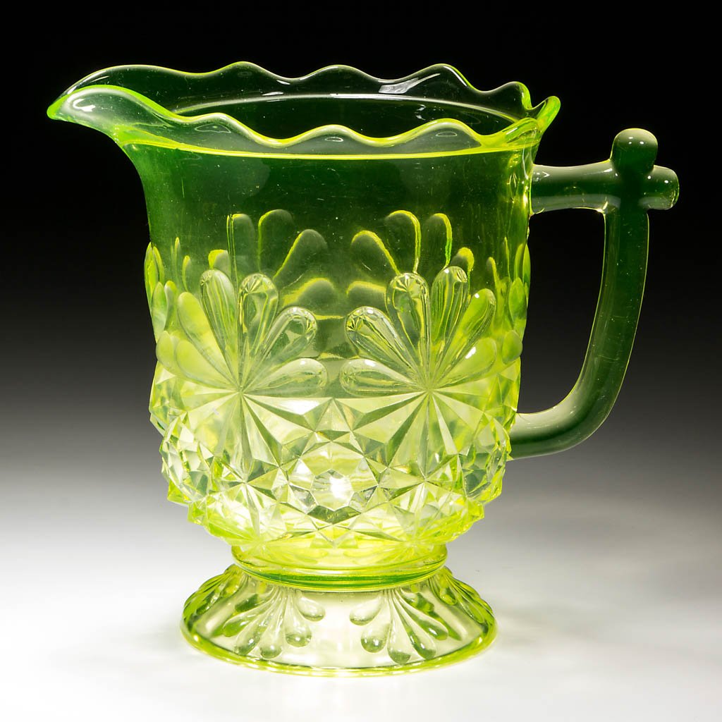 CENTRAL NO. 830 / FLOWER DAISY AND BUTTON WATER PITCHER (1 of 1)