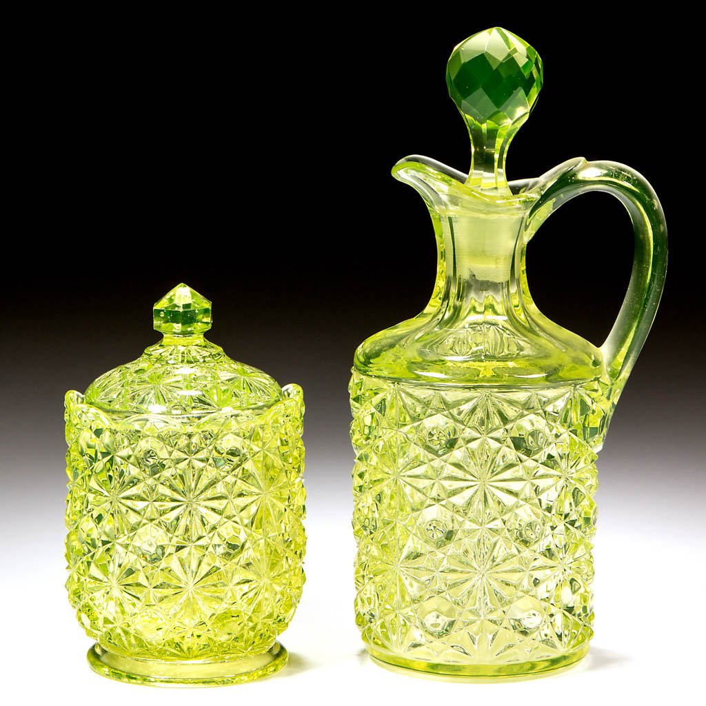 ASSORTED DAISY AND BUTTON ARTICLES, LOT OF TWO (1 of 1)