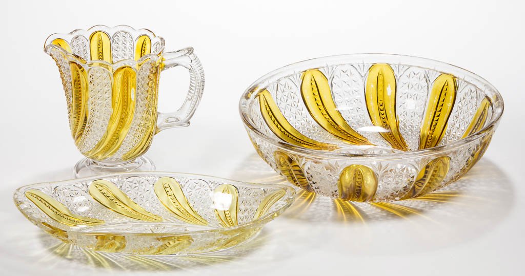 FEATHER / DORIC - AMBER-STAINED TABLE ARTICLES, LOT OF (1 of 1)