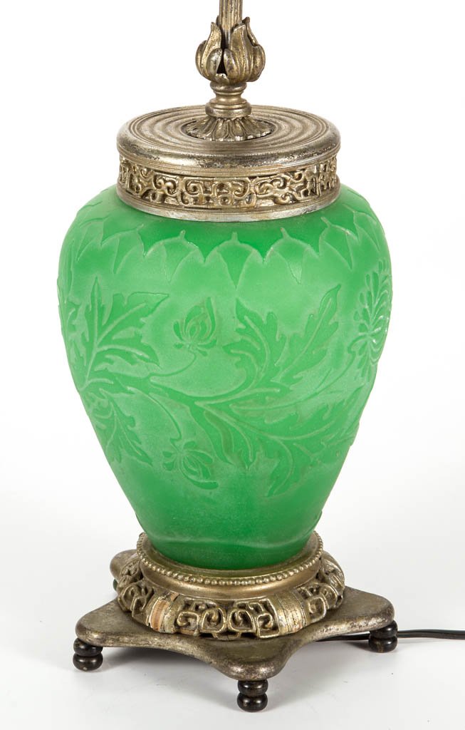 STEUBEN ACID ETCHED TABLE LAMP (1 of 2)