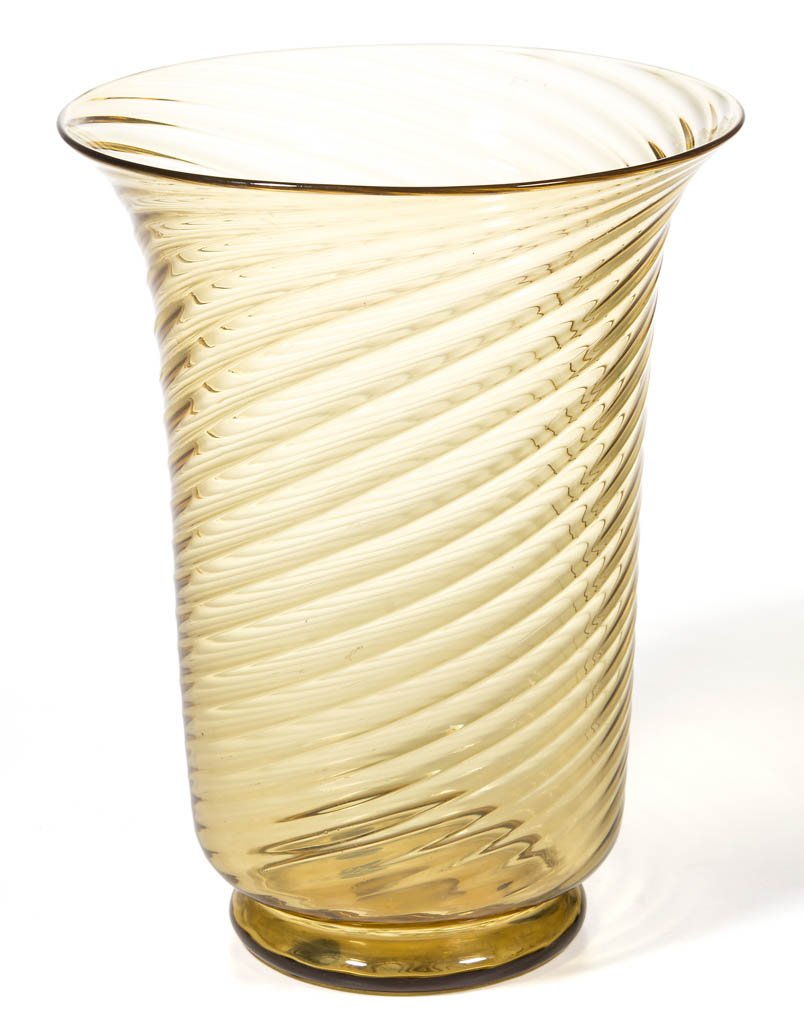 STEUBEN  SWIRL RIBBED VASE (1 of 1)