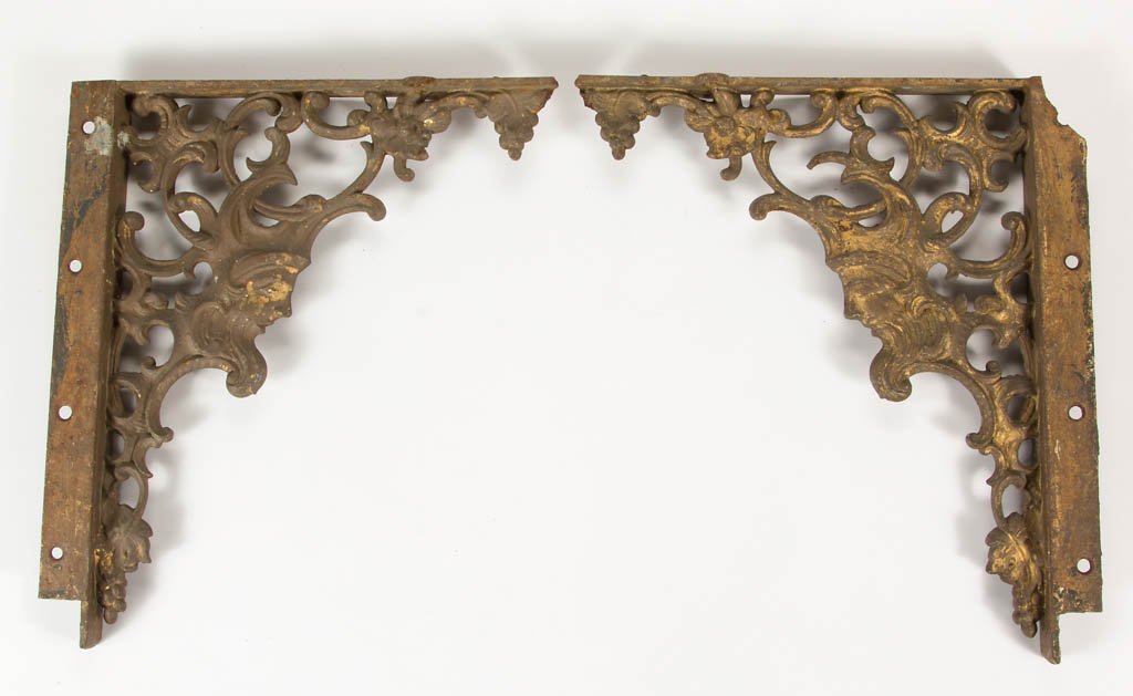 DECORATIVE CAST-IRON PAIR OF SHELF BRACKETS (1 of 1)