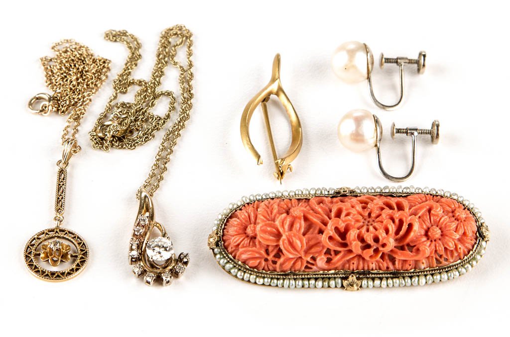 ASSORTED VINTAGE GOLD JEWELRY, LOT OF SIX PIECES (1 of 1)