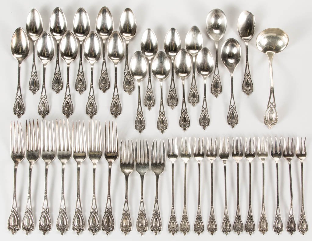 LUNT SILVERSMITHS STERLING SILVER PARTIAL FLATWARE (1 of 1)