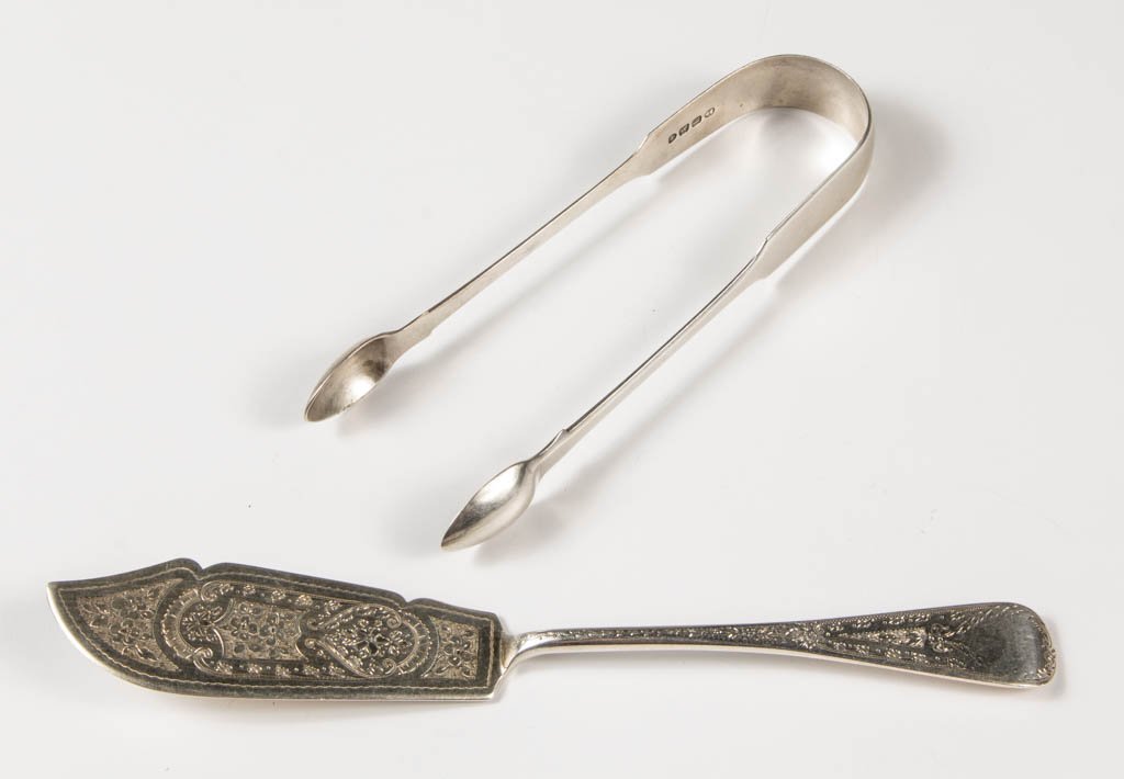ENGLISH STERLING SILVER SERVING ARTICLES, LOT OF TWO (1 of 1)