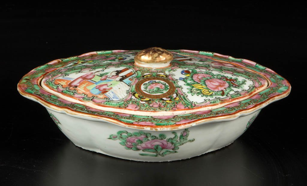 CHINESE ROSE MEDALLION PORCELAIN COVERED DISH (1 of 3)
