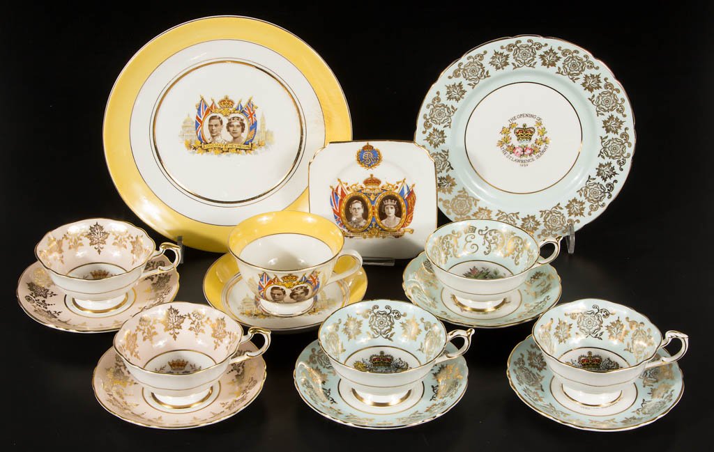 ENGLISH ROYALTY CANADA CERAMIC TABLE ARTICLES, LOT OF (1 of 1)