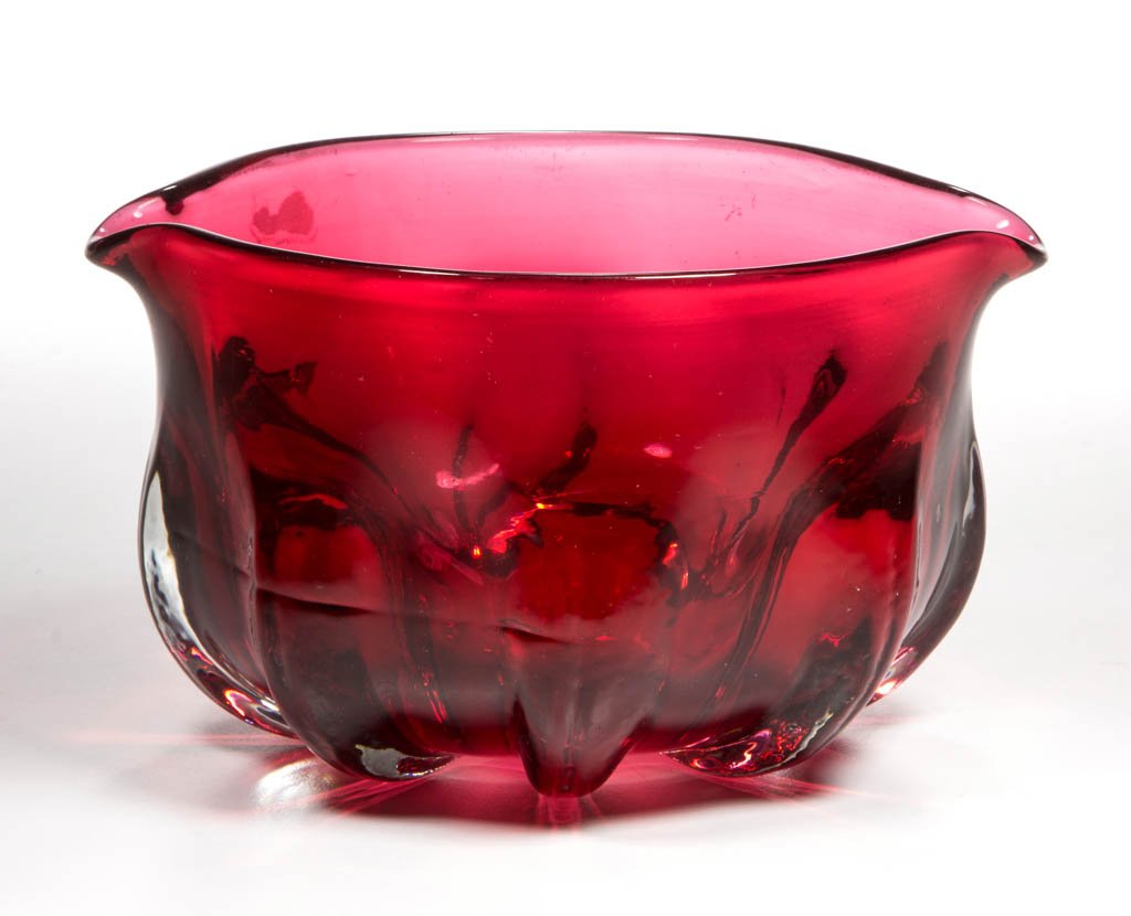 PATTERN-MOLDED WINE RINSER: PATTERN-MOLDED WINE RINSER, deep ruby cased colorless, eight pronounced ribs, rim with two spouts, polished pontil mark. Probably England. 1860-1890. 3 1/2" H, 5" D. Provenance: Anne Serra, Cuba, NY. 