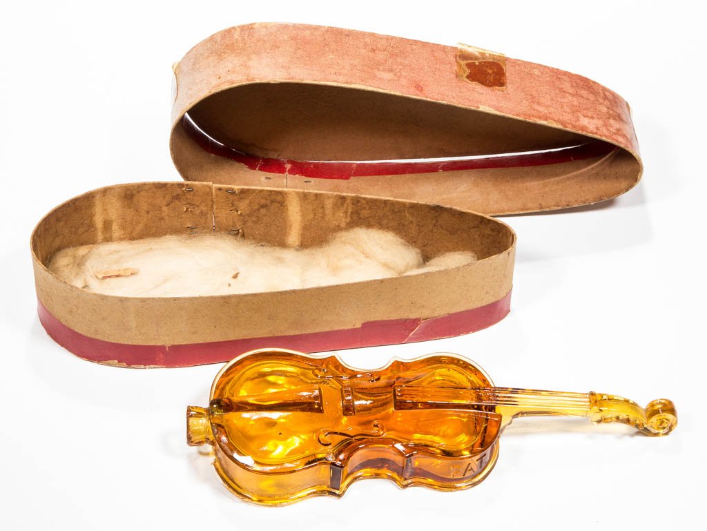 VIOLIN-FORM PERFUME FLASK (1 of 1)