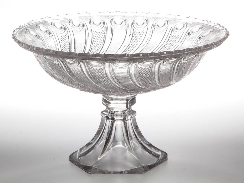 PRESSED LACY PEACOCK EYE LARGE DEEP BOWL ON FOOT / (1 of 1)