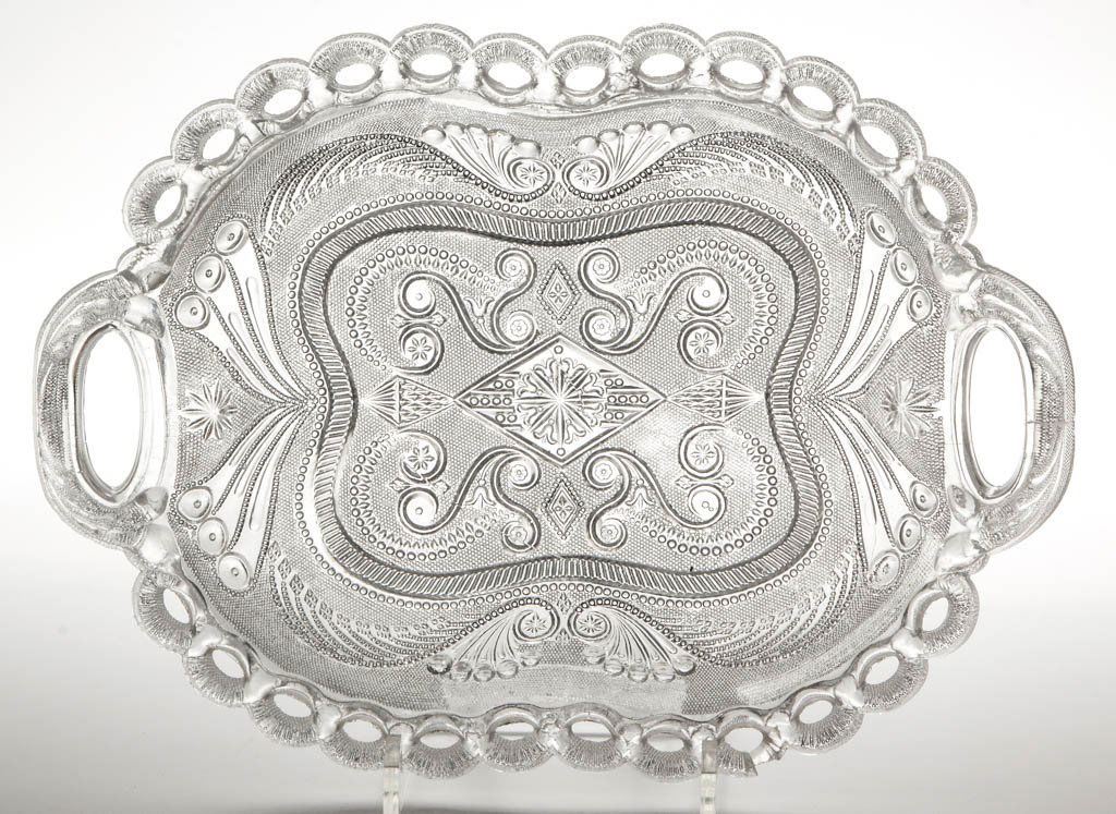 PRESSED LACY OPEN-CHAIN BORDER DISH / TRAY (1 of 1)