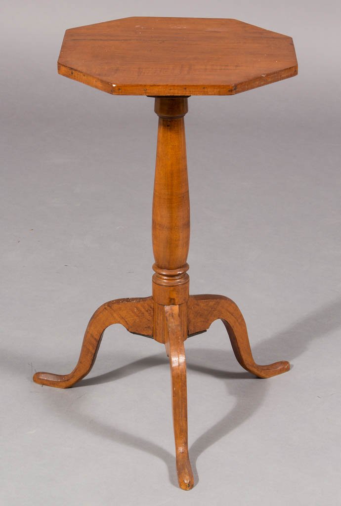 AMERICAN CHIPPENDALE FIGURED MAPLE CANDLESTAND (1 of 2)