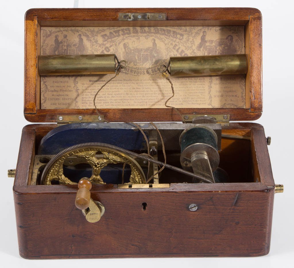 AMERICAN QUACK ELECTRIC SHOCK CASED MEDICAL DEVICE (1 of 1)