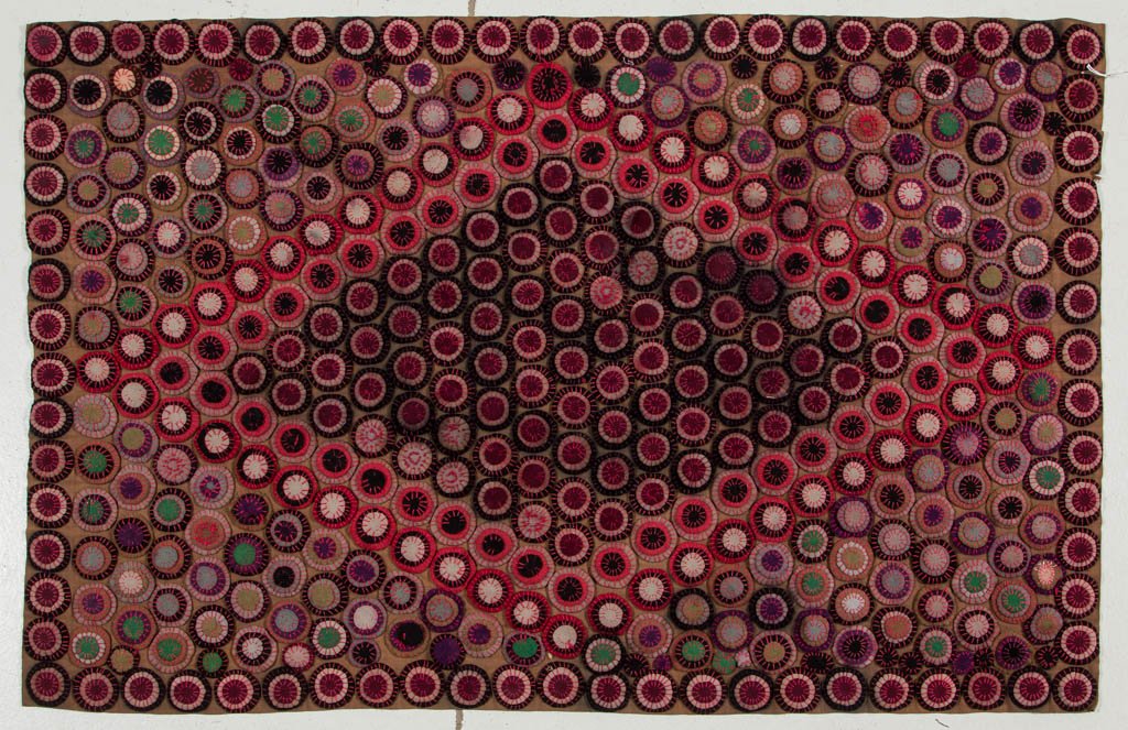 AMERICAN FOLK ART PENNY RUG / MAT (1 of 2)