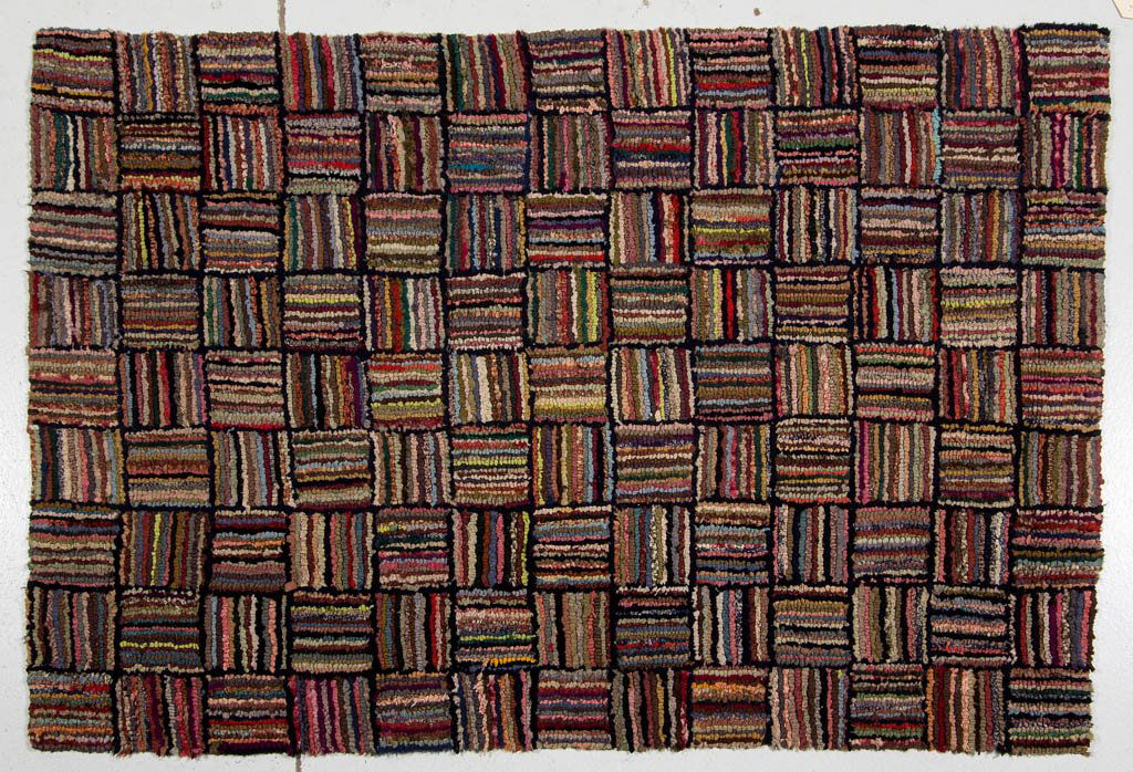 SHENANDOAH VALLEY OF VIRGINIA LOG CABIN PATTERN HOOKED (1 of 1)