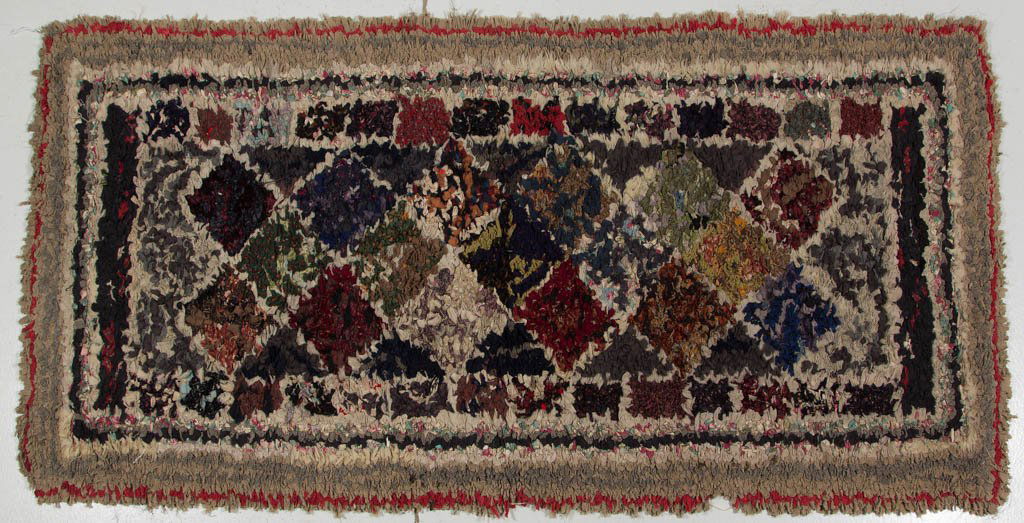 AMERICAN GEOMETRIC HOOKED RUG (1 of 4)