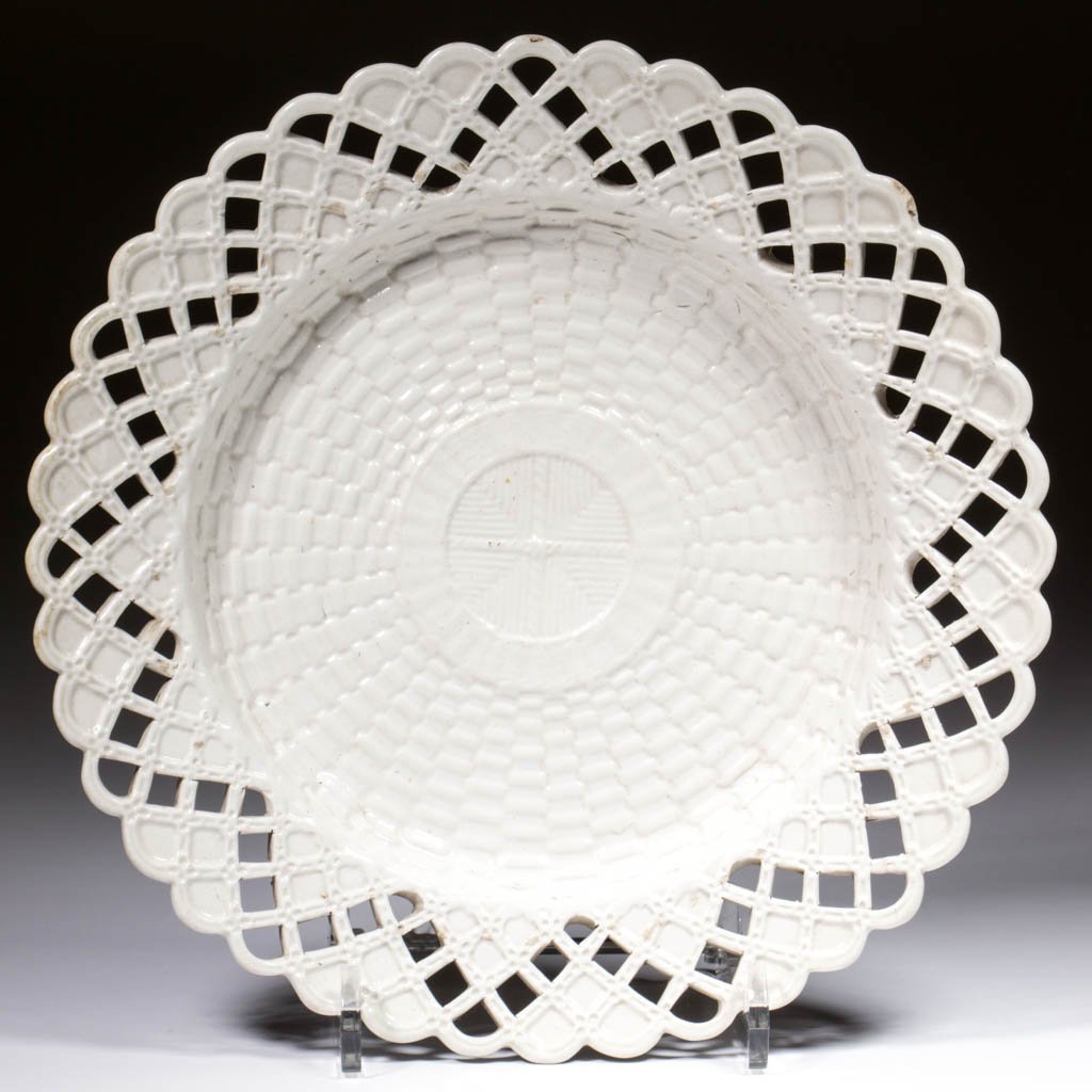 ENGLISH WHITE SALT-GLAZED STONEWARE DISH (1 of 1)