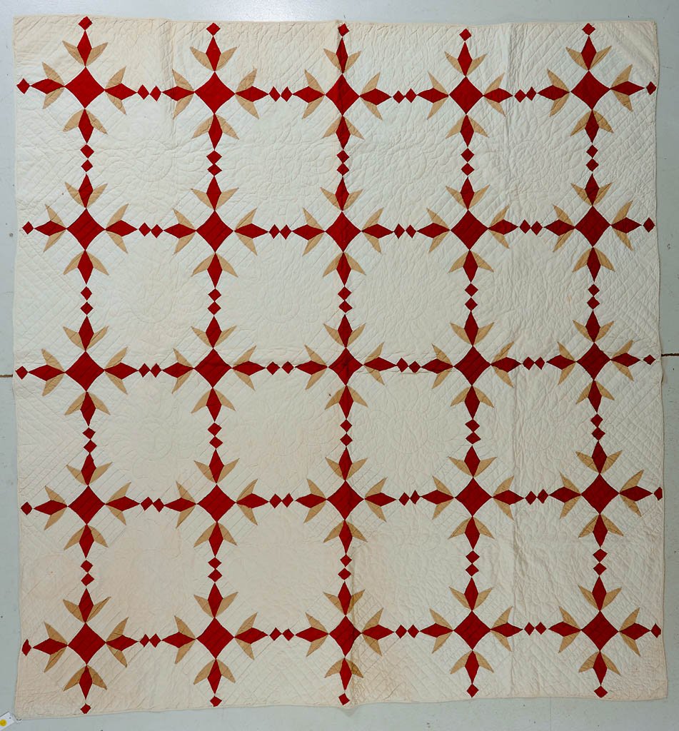 AMERICAN "TURKEY TRACKS" PIECED QUILT (1 of 3)