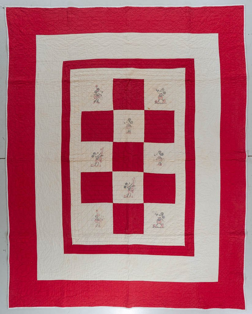 AMERICAN MICKEY AND MINNIE MOUSE YOUTH QUILT (1 of 4)