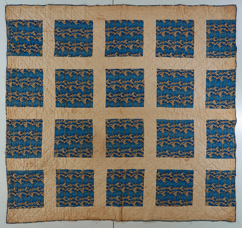 AMERICAN "PRINTED BLOCK" PIECED QUILT