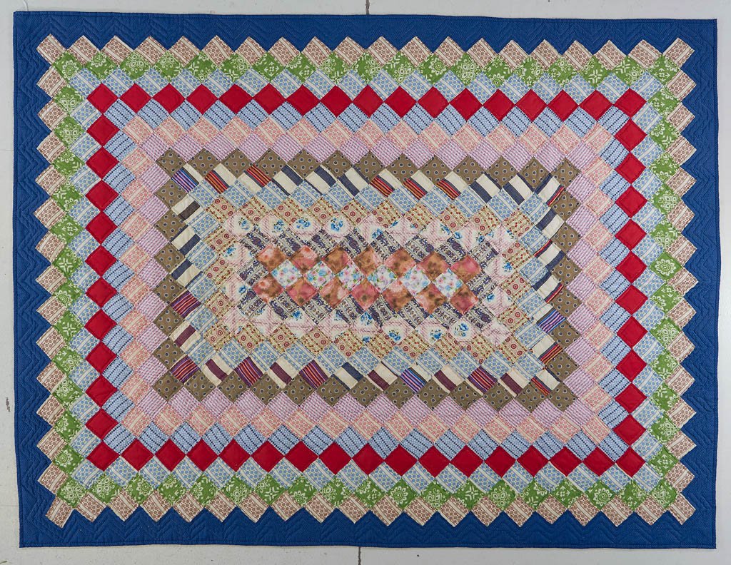 AMERICAN BLOCK PATTERN PIECED YOUTH QUILT (1 of 2)